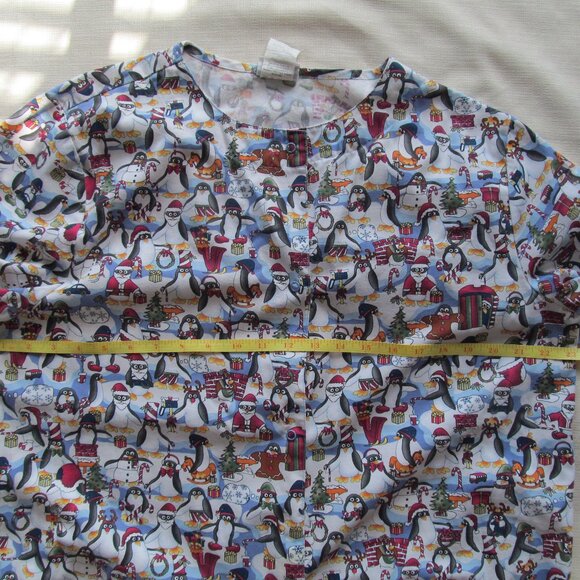 Scrub top long sleeve Christmas theme - Picture 11 of 14